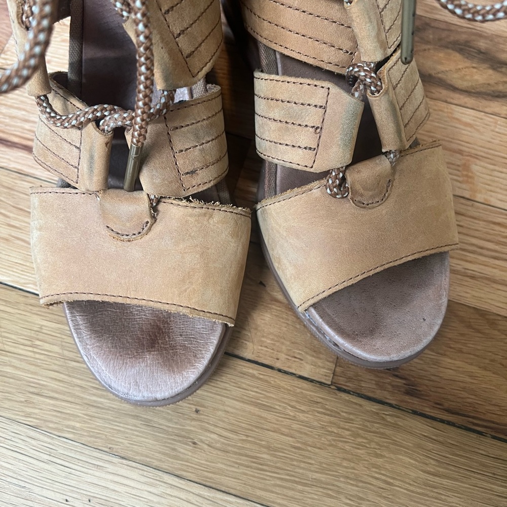 Sorel wedge - Picture 2 of 4